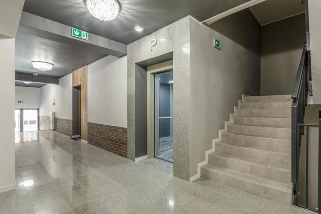 Modern Riverside Apartment With Free Parking Space ชเตชชิน ภายนอก รูปภาพ