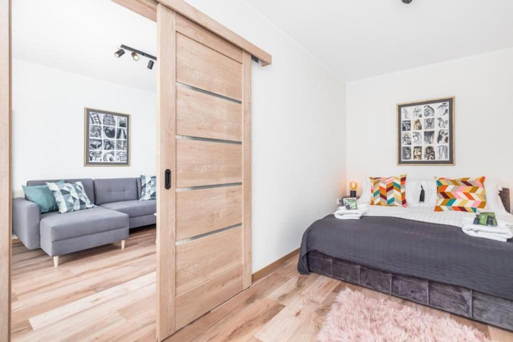 Modern Riverside Apartment With Free Parking Space ชเตชชิน ภายนอก รูปภาพ