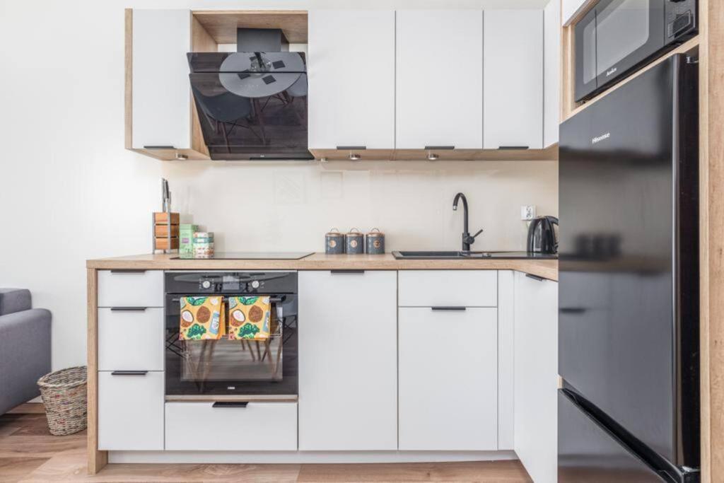 Modern Riverside Apartment With Free Parking Space ชเตชชิน ภายนอก รูปภาพ