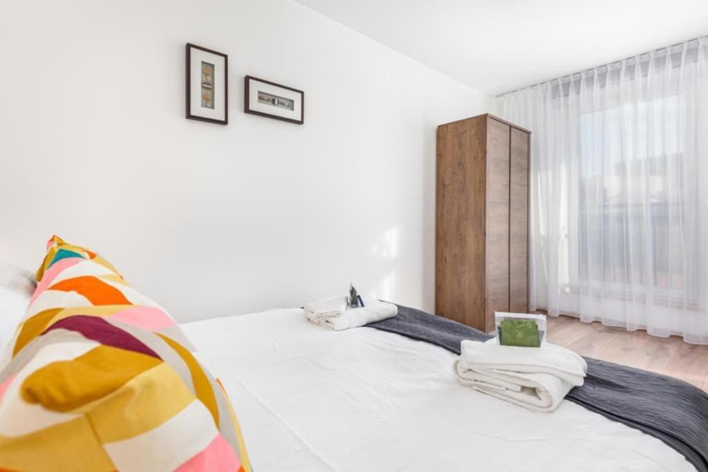 Modern Riverside Apartment With Free Parking Space ชเตชชิน ภายนอก รูปภาพ